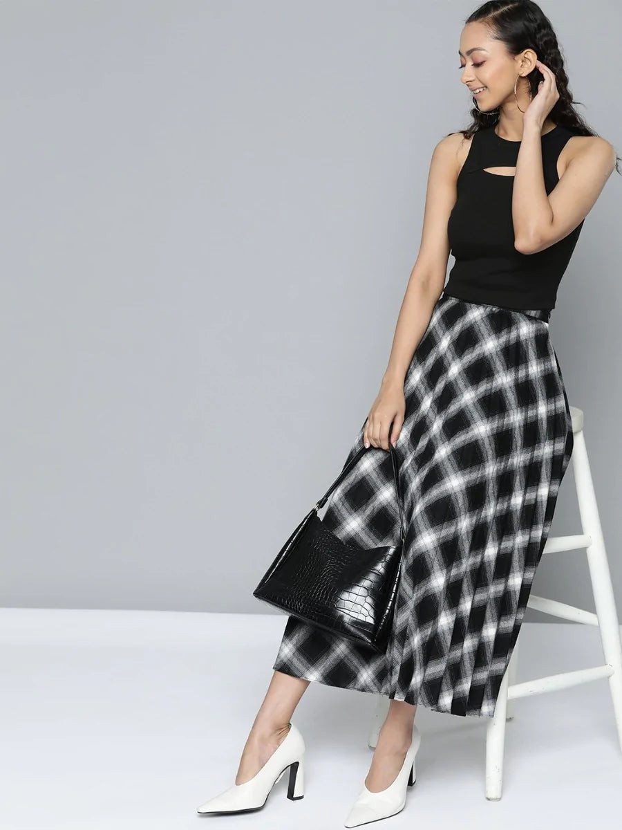 Black Rib Cutout Neck crop top for women