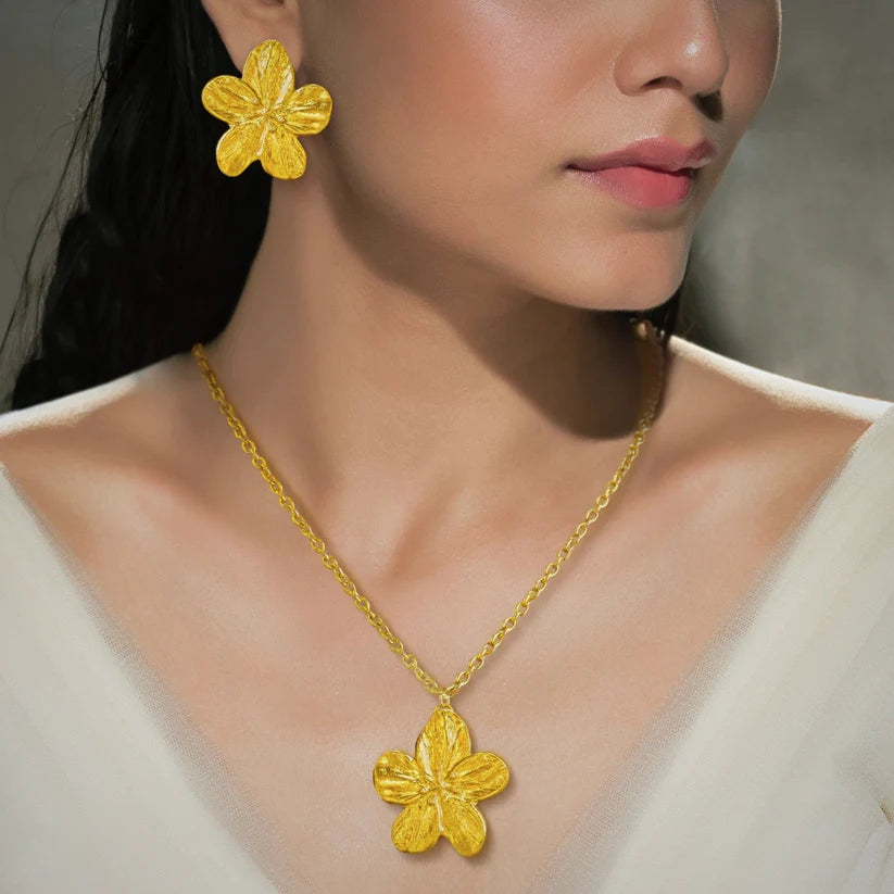 Gold Plated, Anti-Tarnish Lily Flower Necklace Set With Earrings✨