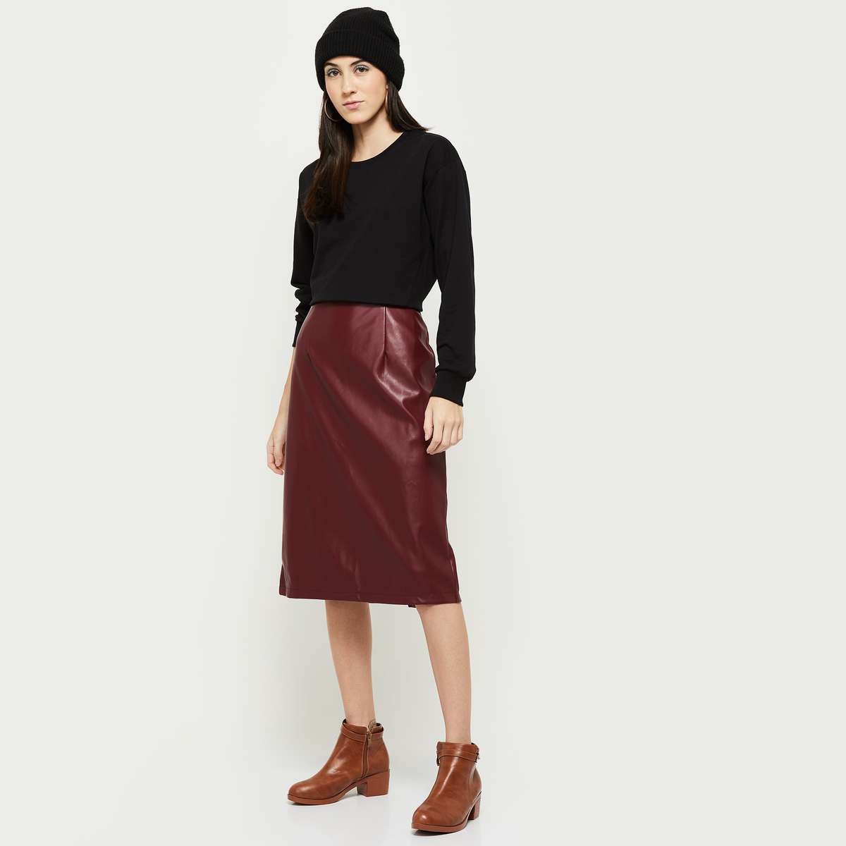 Women Black Solid Cropped Sweatshirts