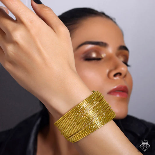 Gold-plated , Anti-Tarnish Gold Plated Bracelet (Adjustable Size)