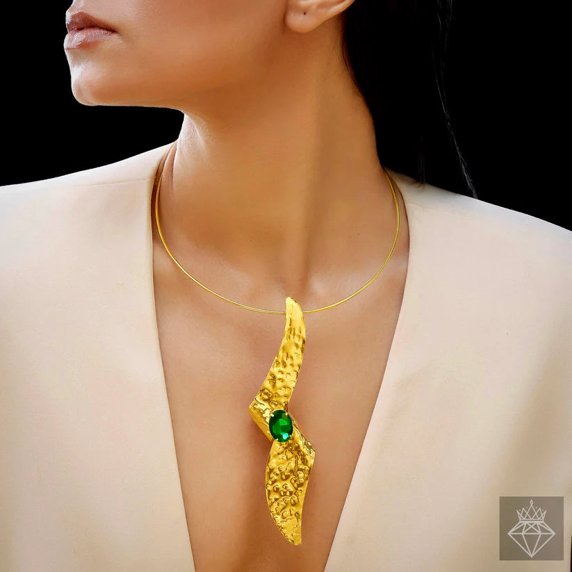 Gold Plated, Anti-Tarnish Golden Hammered Folded Necklace With Emerald Crystal✨