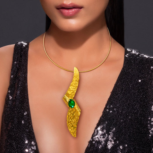 Gold Plated, Anti-Tarnish Golden Hammered Folded Necklace With Emerald Crystal✨