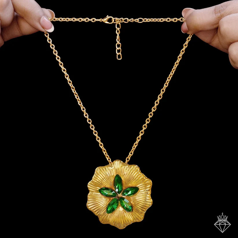 Gold Plated , Anti-Tarnish Emerald Flower Necklace✨